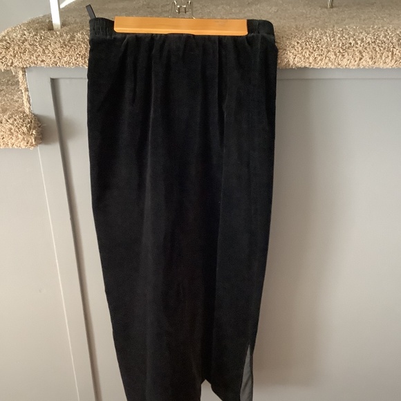 Black Velvet long Skirt - Picture 1 of 2